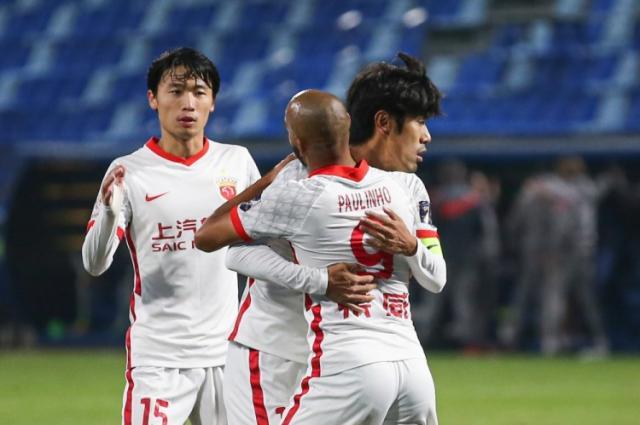 星空体育app-【足协杯】吕文君传射贺惯伤退 大连人0比3不敌海港