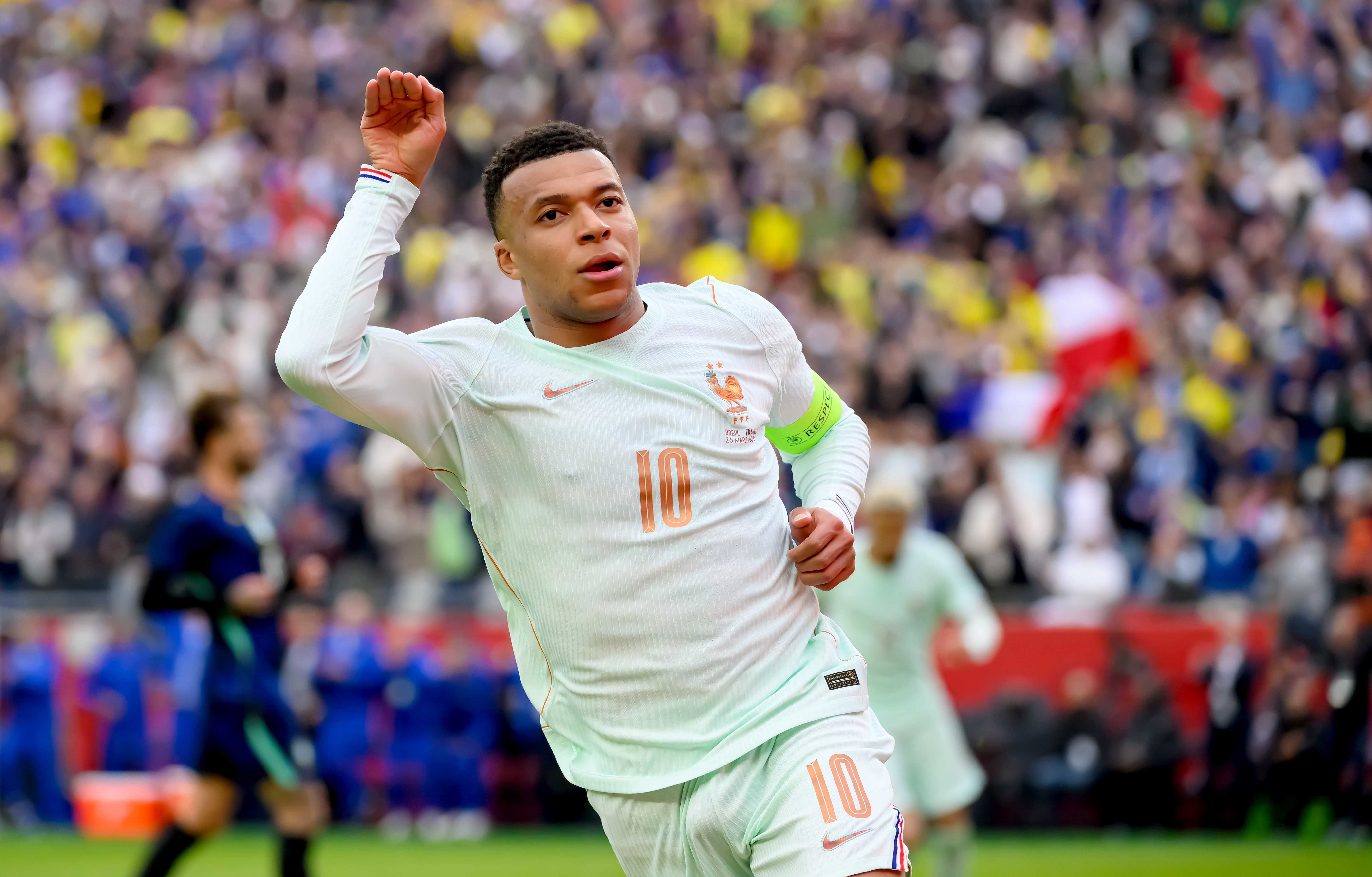 星空体育-目标双冠！姆巴佩：有人担心我坐等世界杯；C罗在皇马都曾遭批评